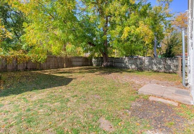 Fun Backyard Close to Downtown Pet Friendly 4BDRM